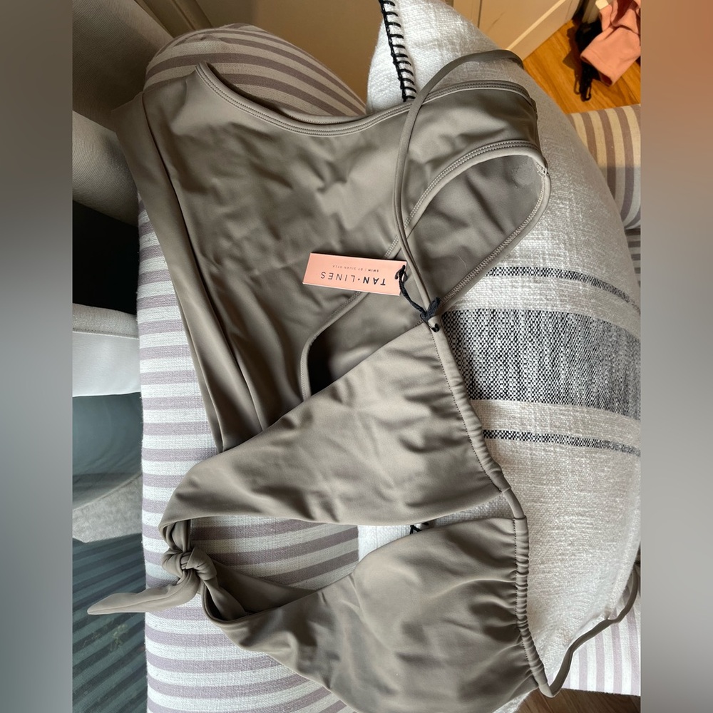 Tan + lines NWT halter bath suit high waisted bottoms